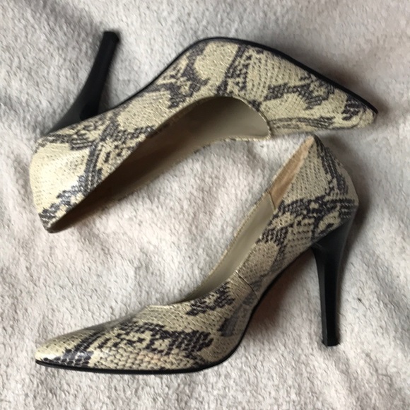 ALFRED SUNG Shoes - Alfred Sung Snake Skin Style Heels